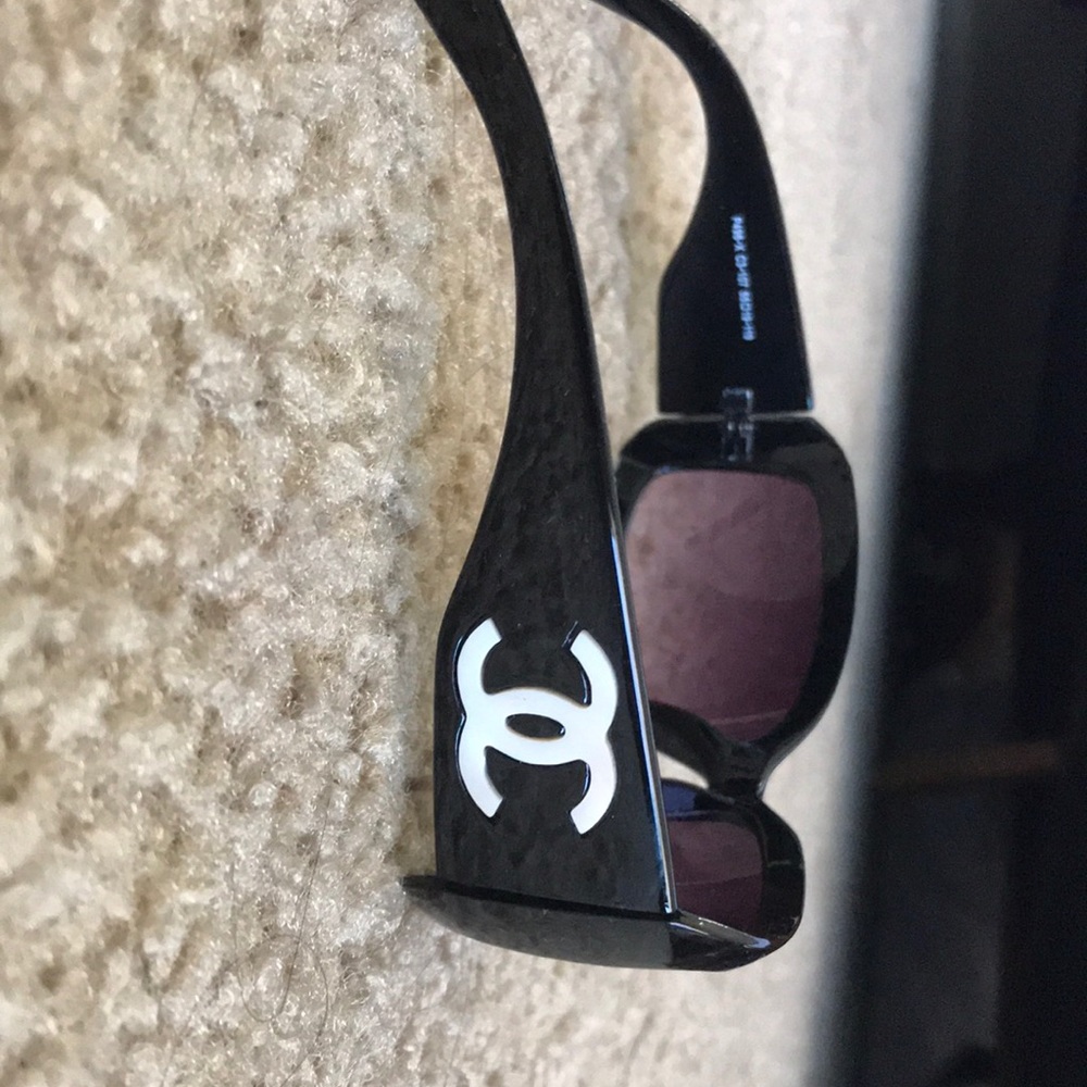 Chanel sunglasses - Picture 2 of 3